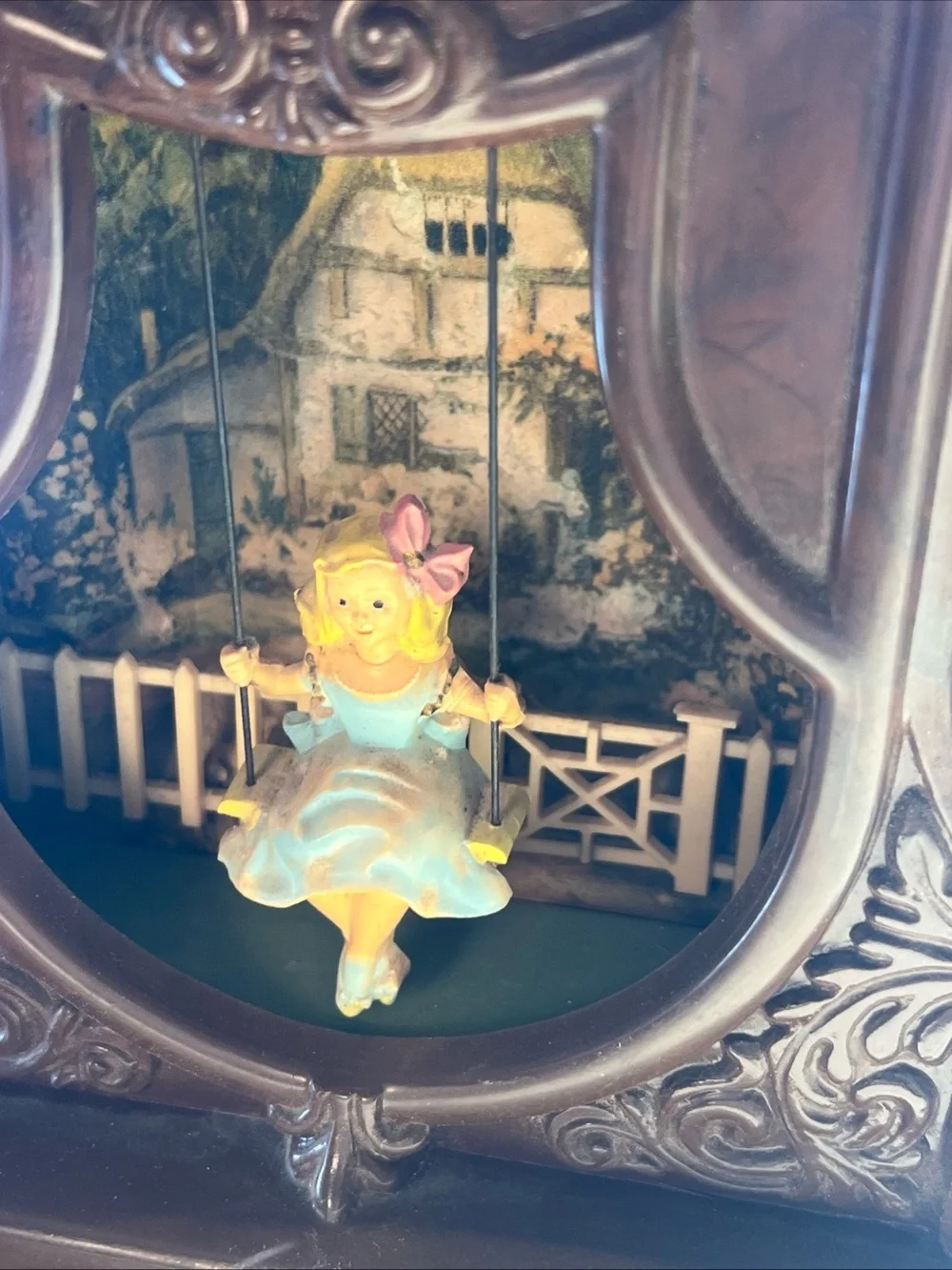 MasterCrafters Animated Electric Desk Clock Swinging Girl Figurine Vintage READ